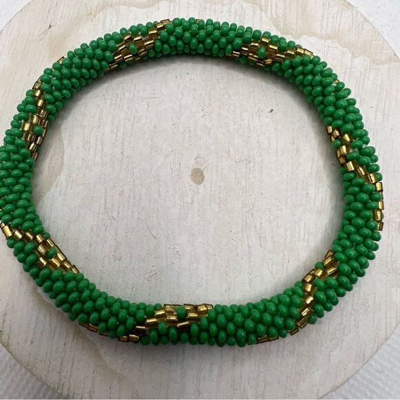 🍭4/$20 Green and gold roll on seed bead bracelet - Picture 2 of 4